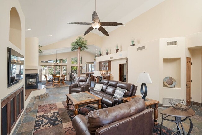 Foto del edificio - 4725 N Brookview Terrace