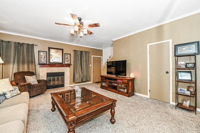 Building Photo - 9850 Pagewood Ln