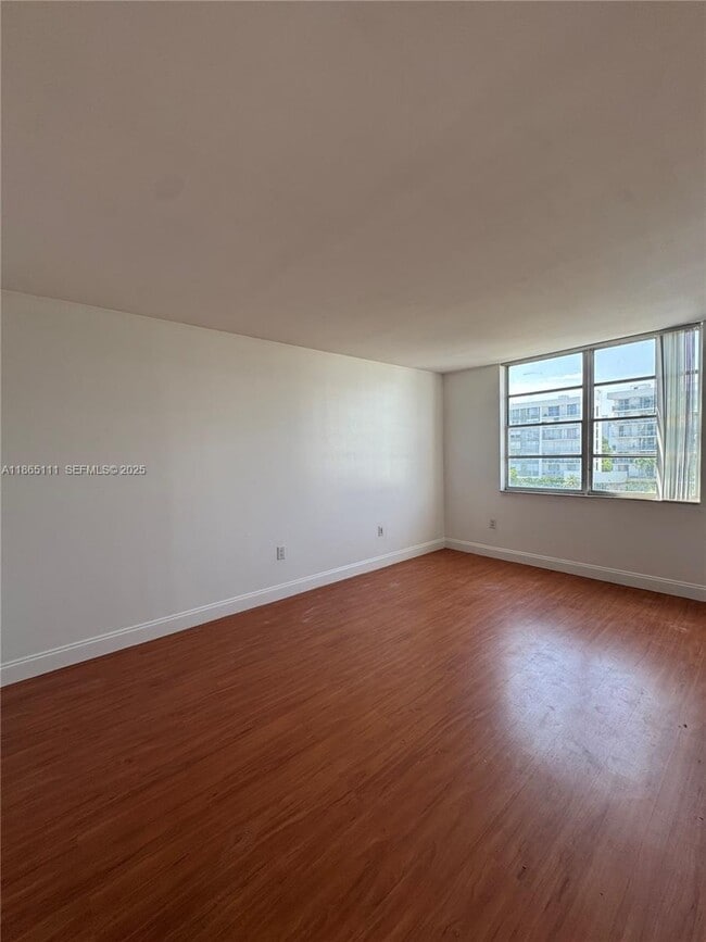 Foto del edificio - 1080 94th St