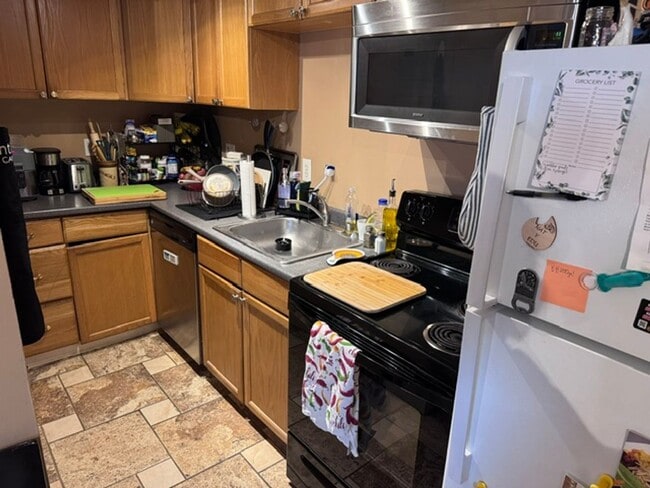 Photo - WOW!!!!  GREAT DEAL!  1 BEDROOM ON ALLSTON/BRIGHTON LINE AVAIL 9/1 House