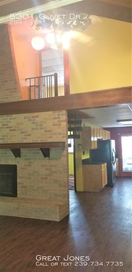 Building Photo - 2/1 HOME WITH SPIRAL STAIRCASE!!!