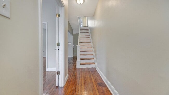 Building Photo - 720 Gresham Pl NW