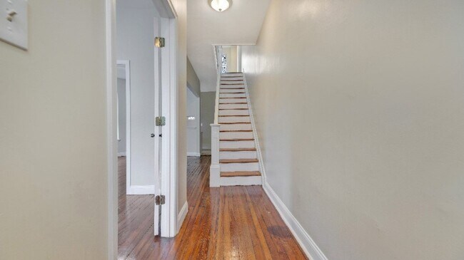 Foto del edificio - 720 Gresham Pl NW