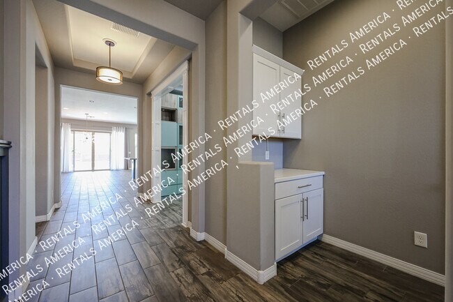 Building Photo - 5833 S Wilson Way