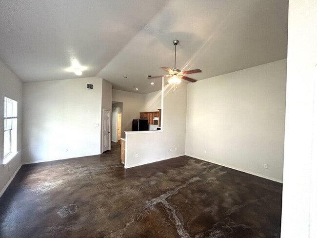 Building Photo - 3/2 Home with a Yard and Central AC