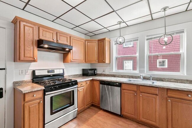 Building Photo - 21 Chardon Rd