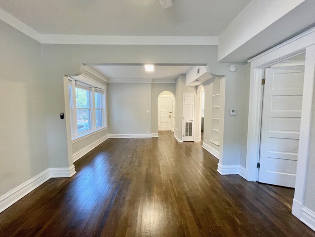 Building Photo - 1340 W Berwyn Ave