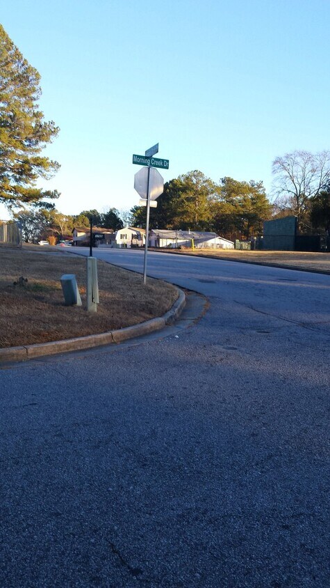 Building Photo - 3 bedroom 2 bath home