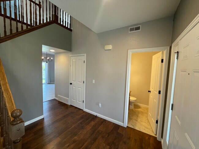 Building Photo - 435 W Regatta Ln