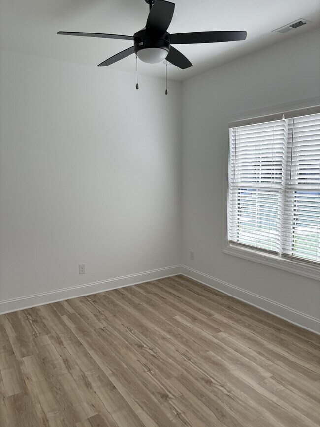 Oficina - 74 Luke Ct