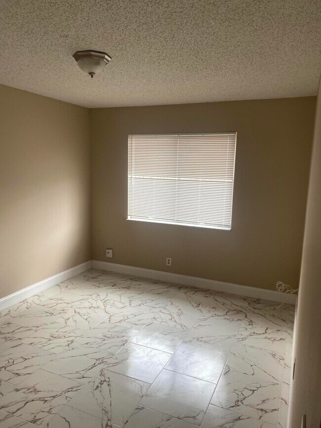 Building Photo - 4756 Orleans Ct