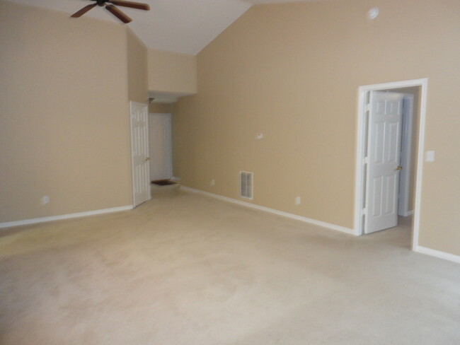 Foto del edificio - 81 W Quail Wood Ln