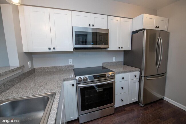 Building Photo - 308 Green Meadow Ln