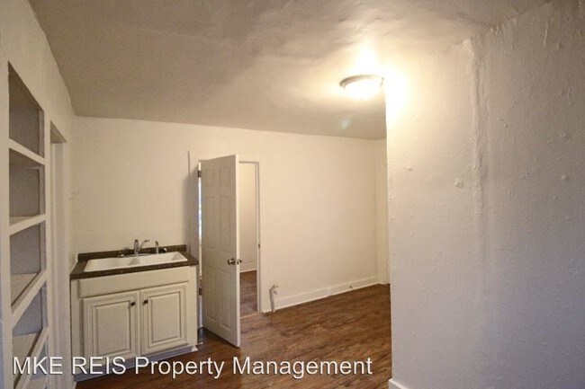 Building Photo - 2454 N 7th St