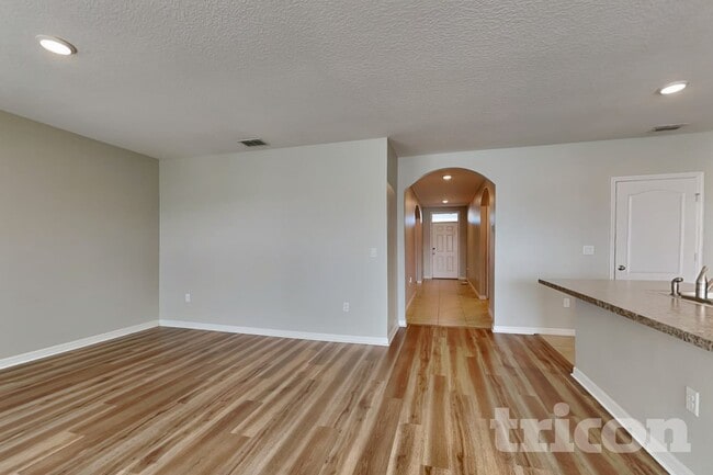 Building Photo - 991 Summer Glen Dr