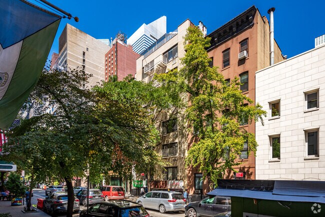 Building Photo - 235 E 51st St