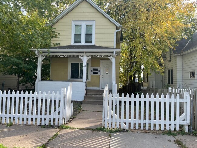 Foto del edificio - 610 Jessamine Ave E