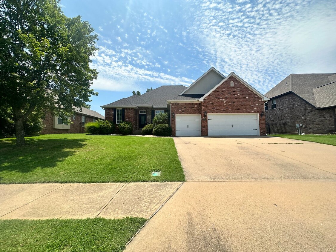 Foto principal - 4 Bed/3 Bath for rent in Bentonville! New ...