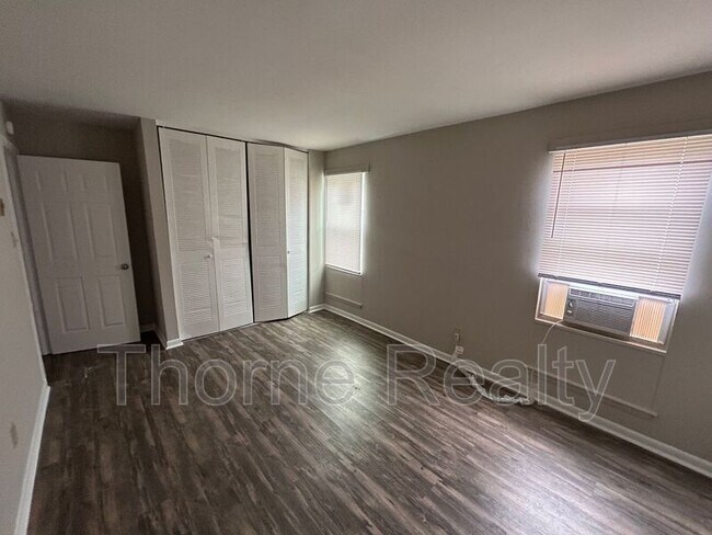 Foto del edificio - 400 E Northern Blvd