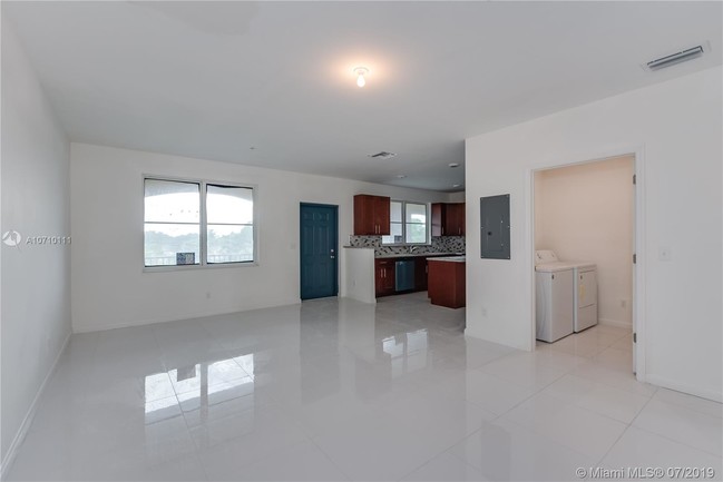 Building Photo - 2575 SW 64th Ave
