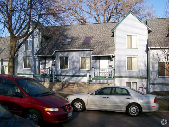 Building Photo - 140 Mackubin St