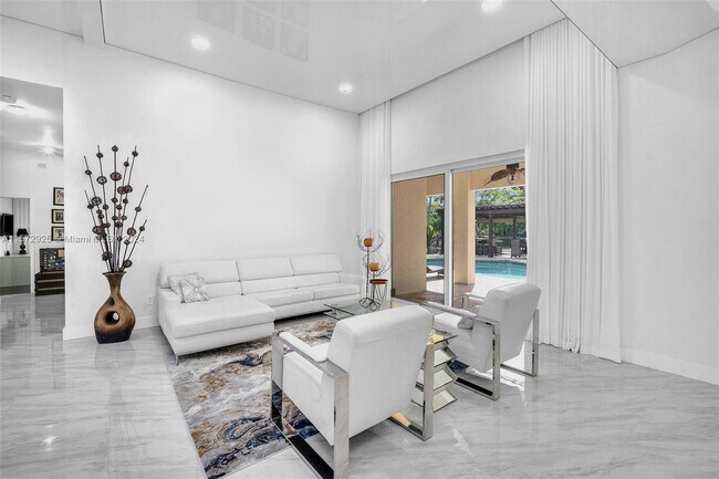 Foto del edificio - 500 Cypress Pointe Dr W