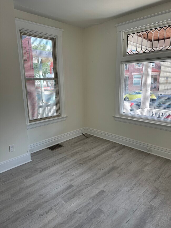 Foto del edificio - 1564 Chase Ave