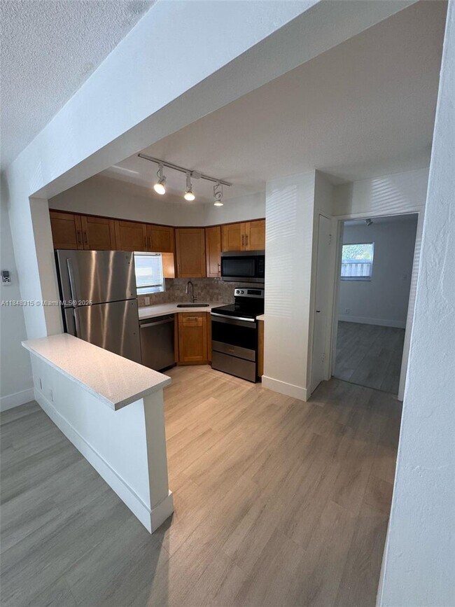 Foto del edificio - 1520 NE 56th St
