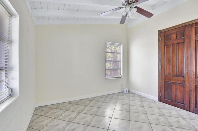 Building Photo - 1733 SW 5th Ct