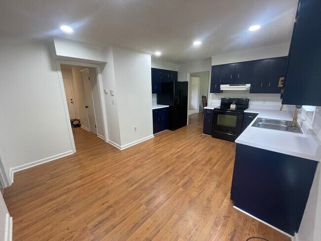 Foto del edificio - 3215 Bel Ridge Rd