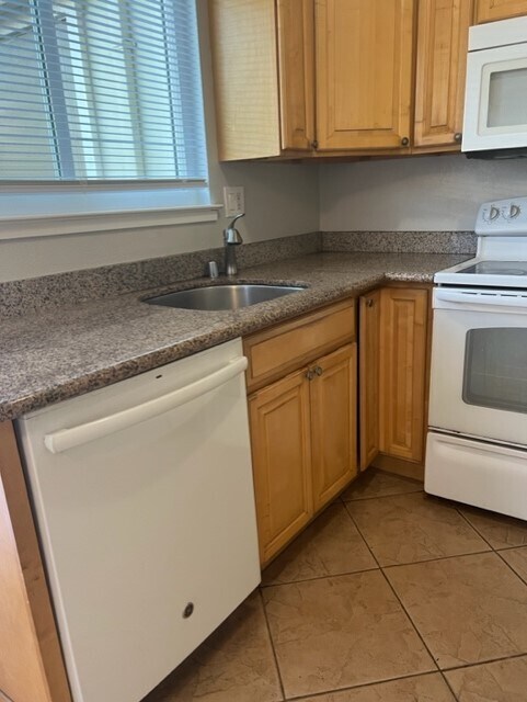 Building Photo - 1511 Schenone Ct