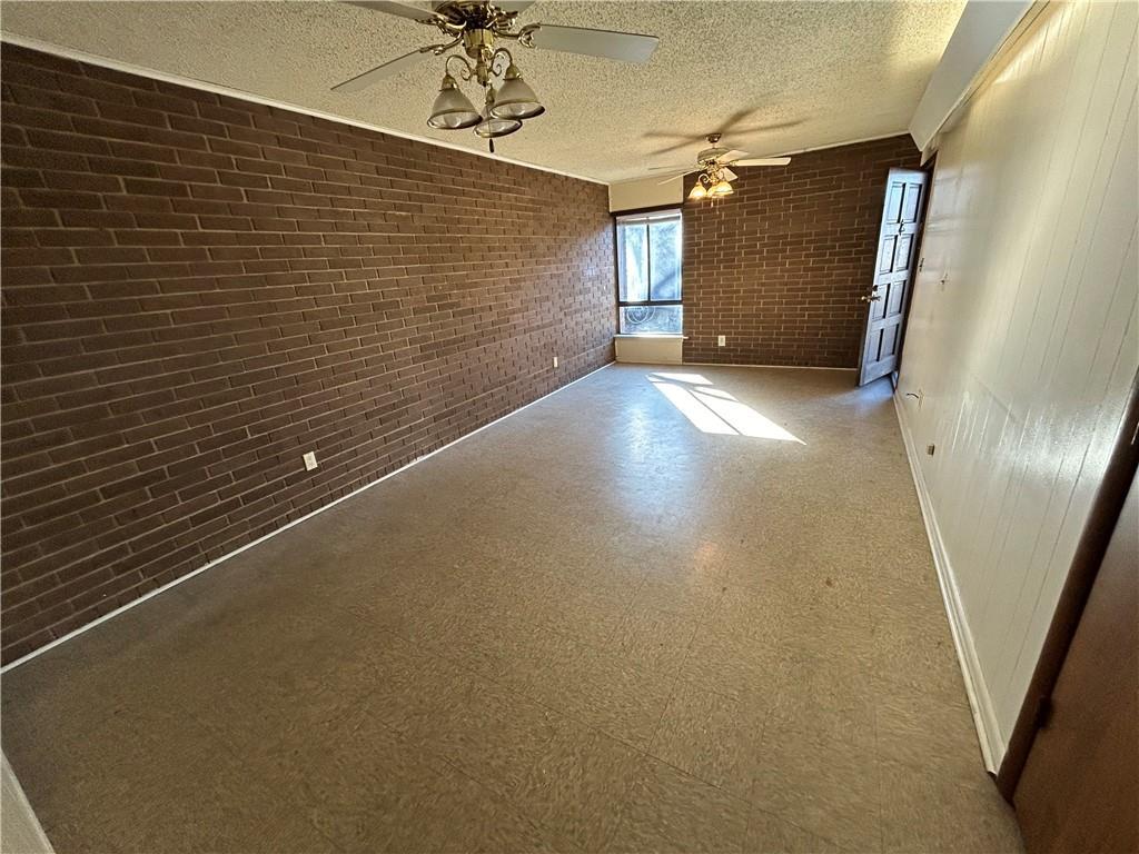 Primary Photo - 329 S 7th St