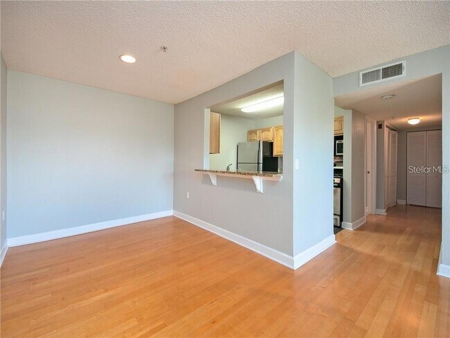 Building Photo - 2047 Dixie Belle Dr