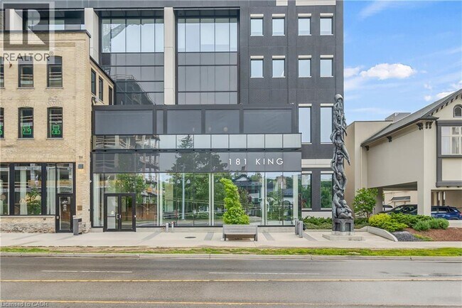Photo du bâtiment - 181 King St S