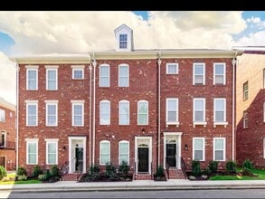 Building Photo - 2217 Silver Cres Dr