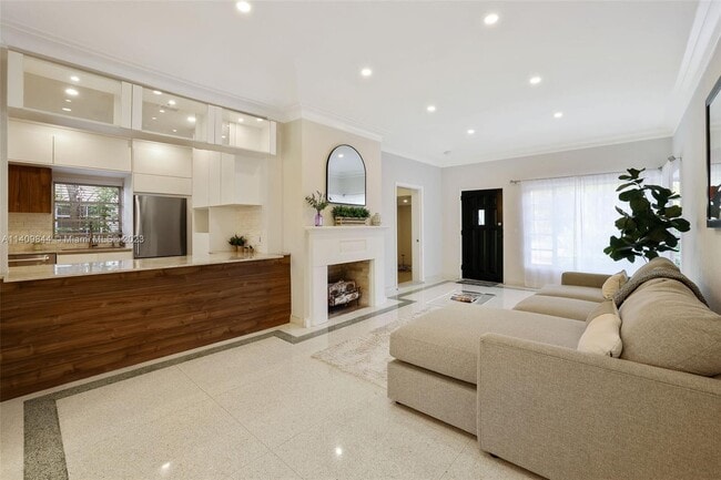 Building Photo - 3760 Royal Palm Ave