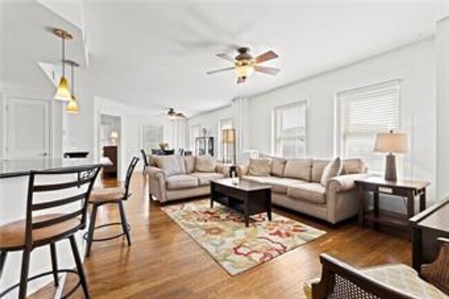 Building Photo - {4555 #205} Ponce De Leon Condo Available ...