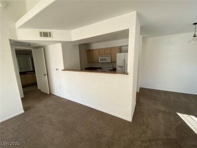 Building Photo - 555 E Silverado Ranch Blvd