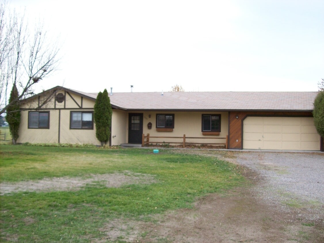 Primary Photo - Cute Ranch Style Home Sitting on Over an A...