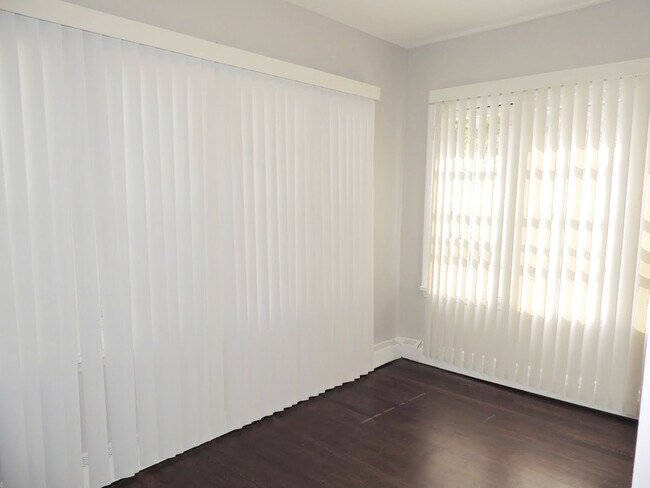 Foto del edificio - Completely Renovated 5 Bedroom - 1.5 Bath ...