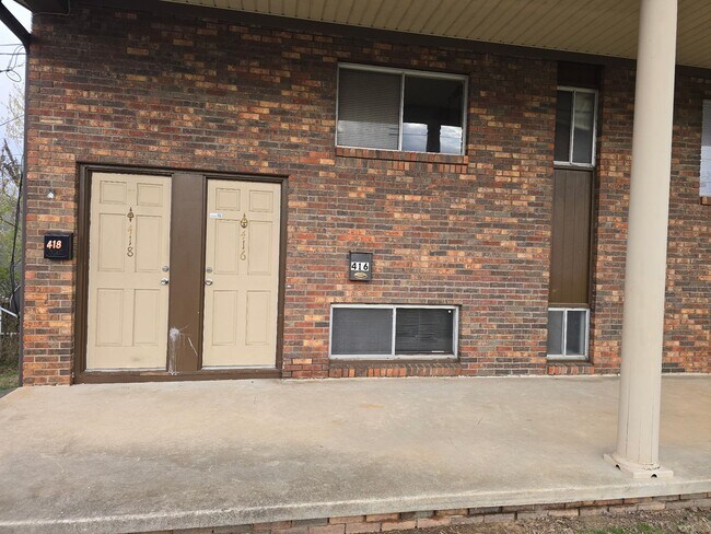 Foto del edificio - Oak Ridge 37830 - 1 Bedroom, 1 Bath Apartment - Contact Lisa Vineyard and Shannon Russell (865) 2...