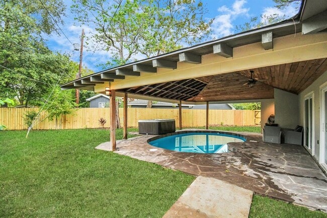 Building Photo - 909 Riverside Ct