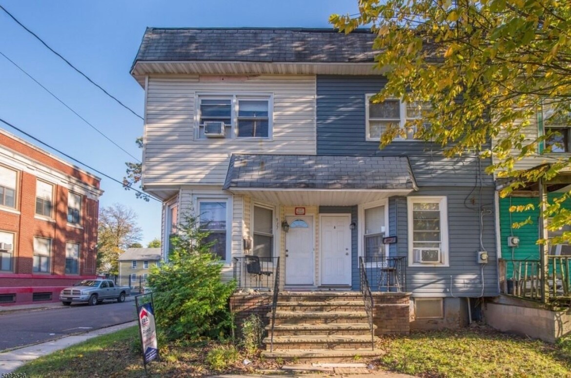 Home in blue - 937 S 2nd St