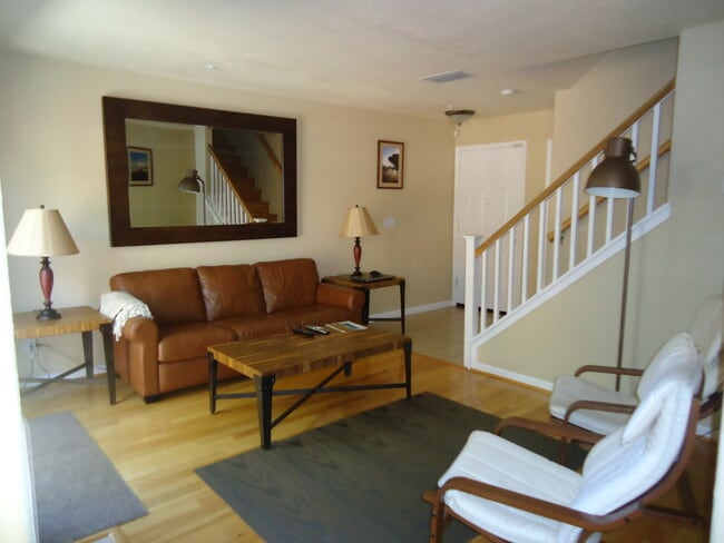 Building Photo - Southbridge Townhome