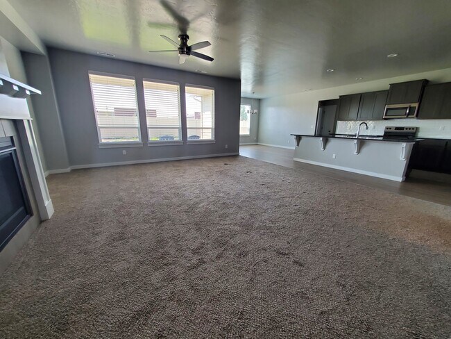 Foto del edificio - 3329 E Grayson St