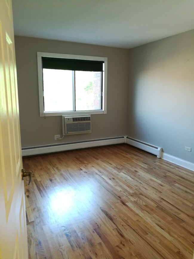 Building Photo - 5310 N Chester Ave