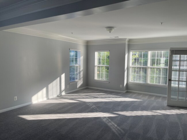 Building Photo - 15265 Leicestershire St