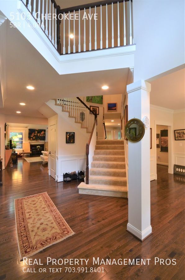 Building Photo - Gorgeous Custom Home in Alexandria- Surrou...