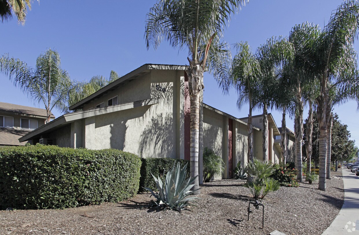 Primary Photo - Autumnwood Villas