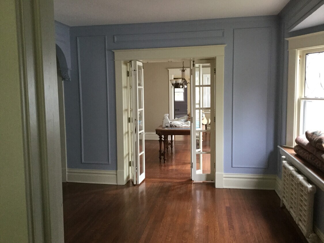 From front entrance - 808 W South St